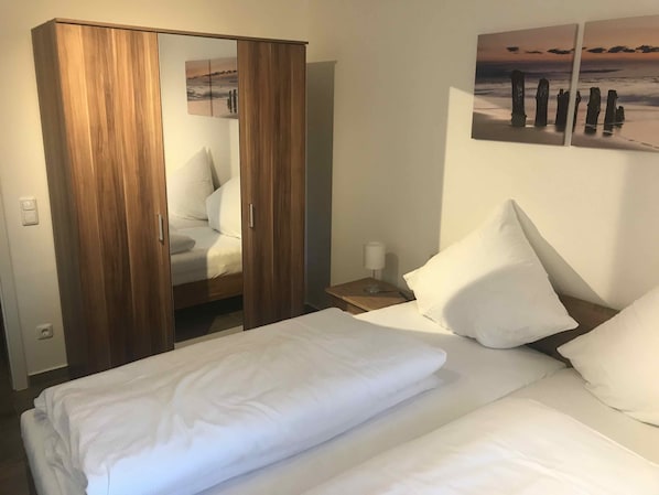 Căn hộ có tầm nhìn toàn cảnh, quang cảnh hồ, tầng trệt | Trang trí khác biệt, trang bị nội thất với thiết kế riêng biệt