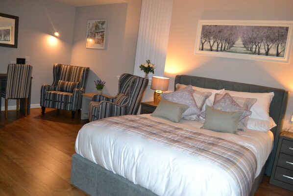 Classic Double Room | Premium bedding, in-room safe, individually decorated - Inverness Studio Apartments (Inverness)