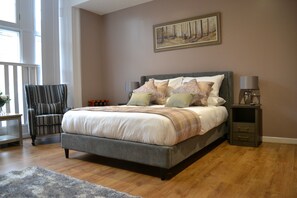 Family Room | Premium bedding, in-room safe, individually decorated - Inverness Studio Apartments (Inverness)