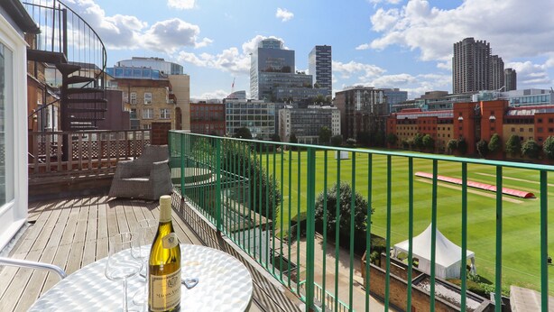Unclassified image, 1 of 43, button - Platinum Apartments Next to Moorgate (London)