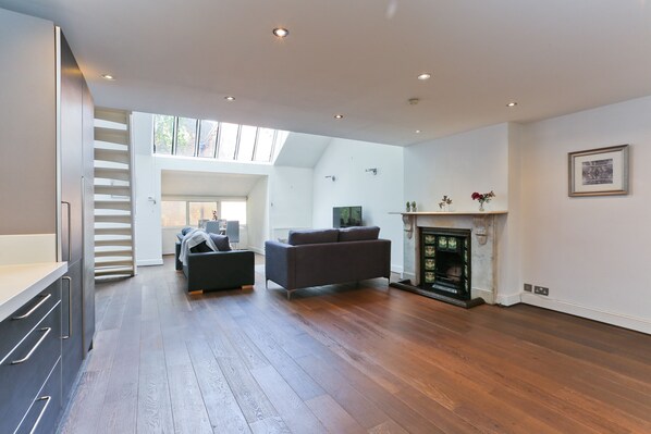 Exterior detail - Platinum Apartment in St. John's Wood (London)