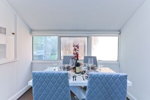 Dining - Platinum Apartment in St. John's Wood (London)