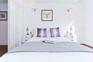 Apartment, 2 Bedrooms | 2 bedrooms, individually decorated, individually furnished, desk - Platinum Apartment in St. John's Wood (London)