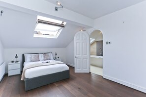 Apartment, 2 Bedrooms | 2 bedrooms, individually decorated, individually furnished, desk - Platinum Apartment in St. John's Wood (London)