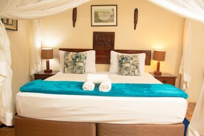 Deluxe Double Room | Individually decorated, individually furnished, desk, laptop workspace - Inkindaba Guest House (Victoria Falls)