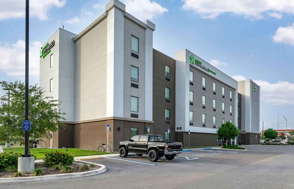 A modern hotel with a flat facade, multiple windows, and a parking lot with a truck. - Extended Stay America Premier Suites Port Charlotte I75 (Port Charlotte)
