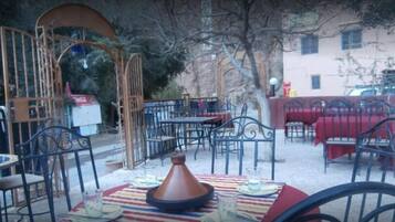 Breakfast, lunch and dinner served