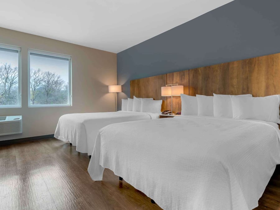 Estúdio standard, 2 camas Queen, para não fumantes, geladeira (Microwave) | Roupas de cama premium, escrivaninha, ferros/tábuas de passar roupa