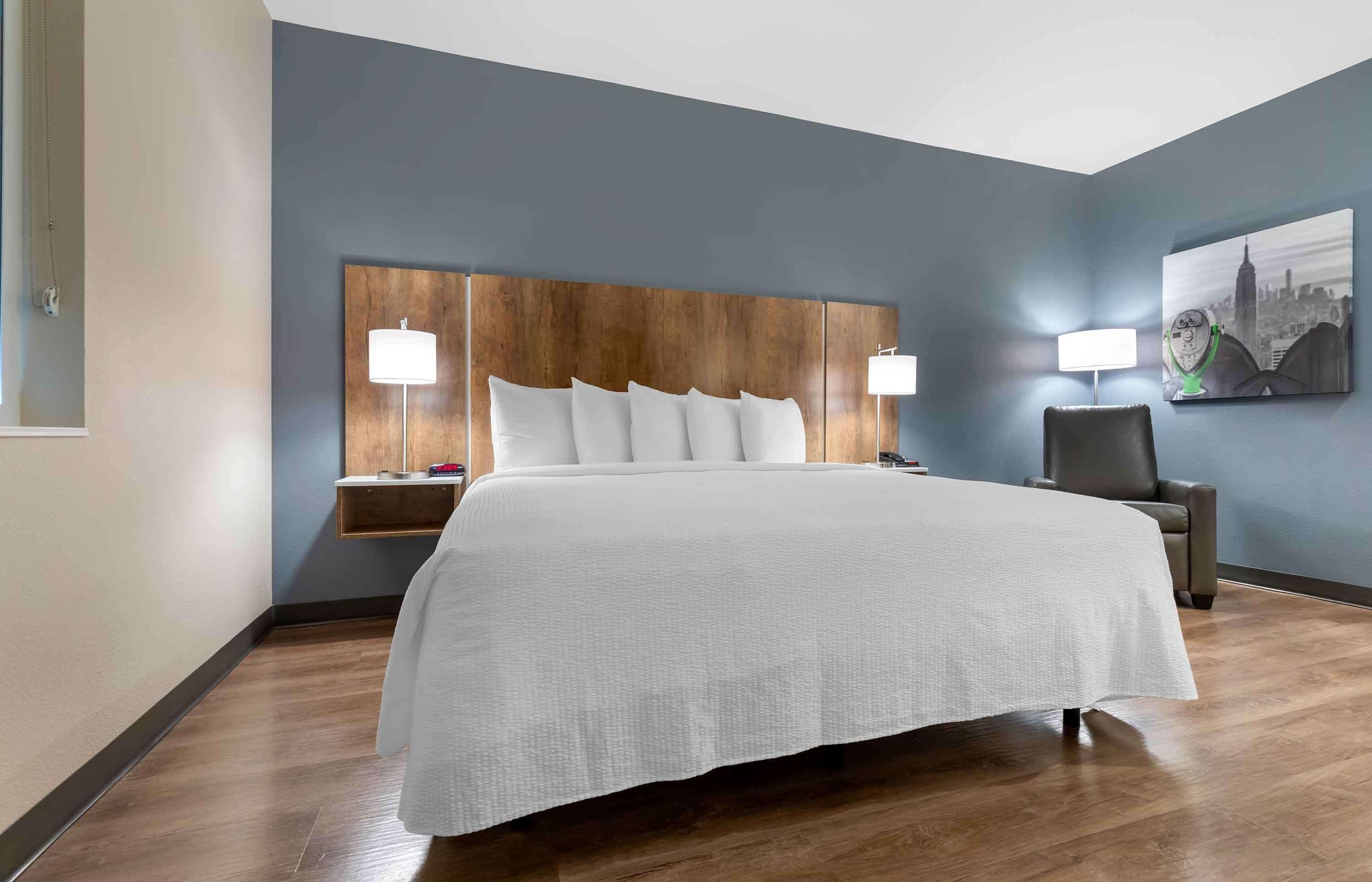 Standard Studio, 1 King Bed, Non Smoking, Refrigerator (Microwave) | Premium bedding, desk, iron/ironing board, bed sheets