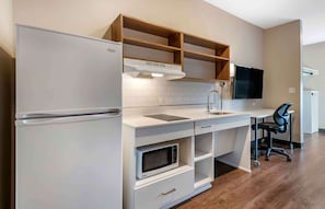 Premium bedding, desk, iron/ironing board, bed sheets - Extended Stay America Premier Suites Austin Austin Airport (Austin)