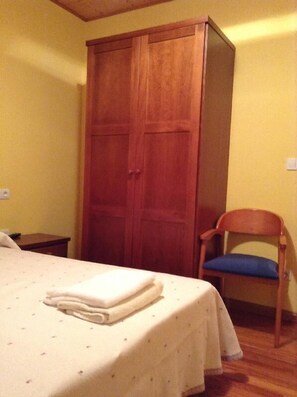 Free WiFi, bed sheets