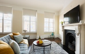 Leilighet, 2 soverom | Oppholdsområde | Flatskjerm-TV