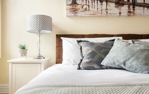 Apartment, 2 Bedrooms | 2 bedrooms, iron/ironing board, free WiFi - Platinum Apartments in Holborn (London)