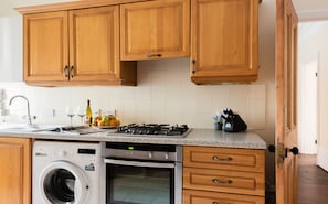 Apartment, 2 Bedrooms | Private kitchen