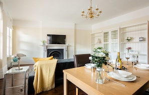 Apartment, 2 Bedrooms | Living area