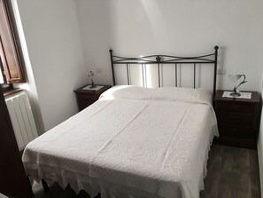 Double Room | Cots/infant beds, free WiFi, bed sheets