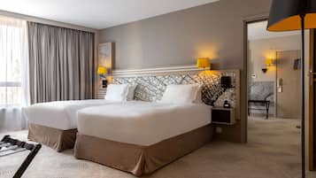 Hypo-allergenic bedding, minibar, in-room safe, desk