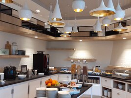 Daily continental breakfast (EUR 22 per person)