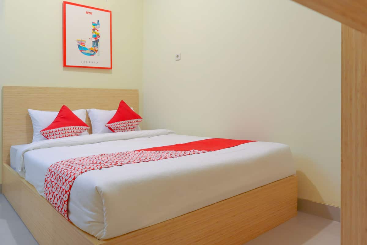Standard Double Room | Meja, Wi-fi percuma