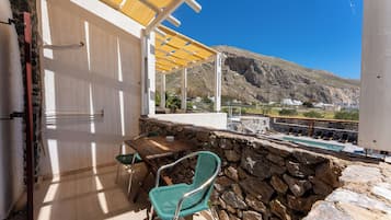 Apartment, 1 Bedroom (Free Car Rental , 2 People) | Premium bedding, in-room safe, individually decorated