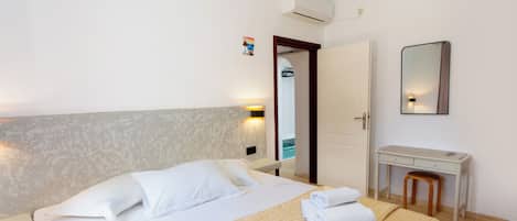 Vila Keluarga, 2 kamar tidur (Free Car Rental , 6 People) | Seprai premium, brankas, dan didekorasi berbeda-beda