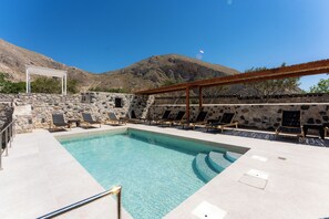 Apartment, 2 Bedrooms (Free Car Rental , 4 People) | Courtyard view - Birds Villa Apartments with Heated Pool - Including Car and Breakfast (Santorini)