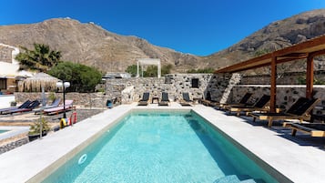 2 outdoor pools, pool umbrellas, sun loungers