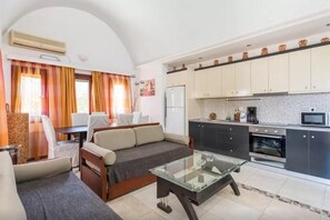 Condo, 3 Bedrooms (Free Car Rental , 8 People) | Private kitchen