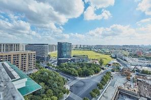 A cityscape with modern buildings, a green park, and a clear sky. - Holiday Inn Express Hangzhou Jiuzhou by IHG (Hangzhou)