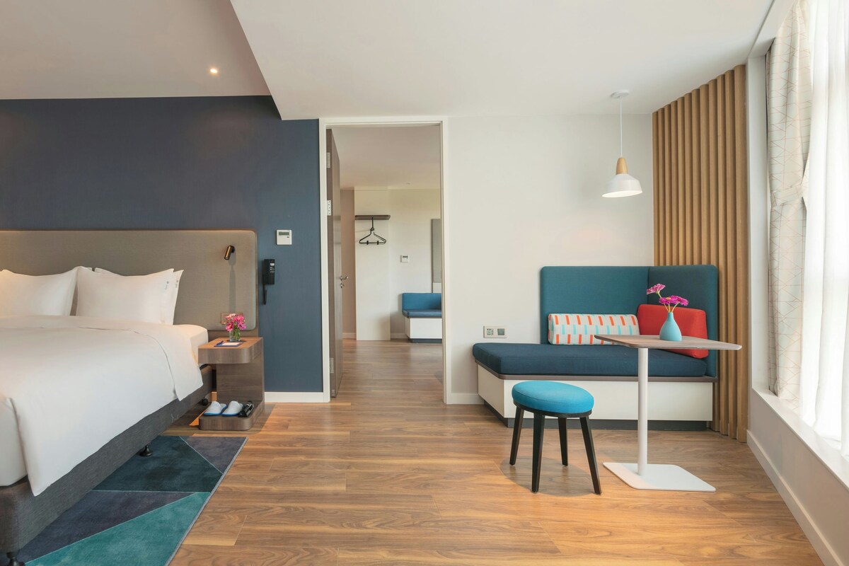 Suite, 1 habitación | 1 dormitorio, caja fuerte, cortinas opacas y sistema de insonorización