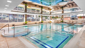 Una piscina techada