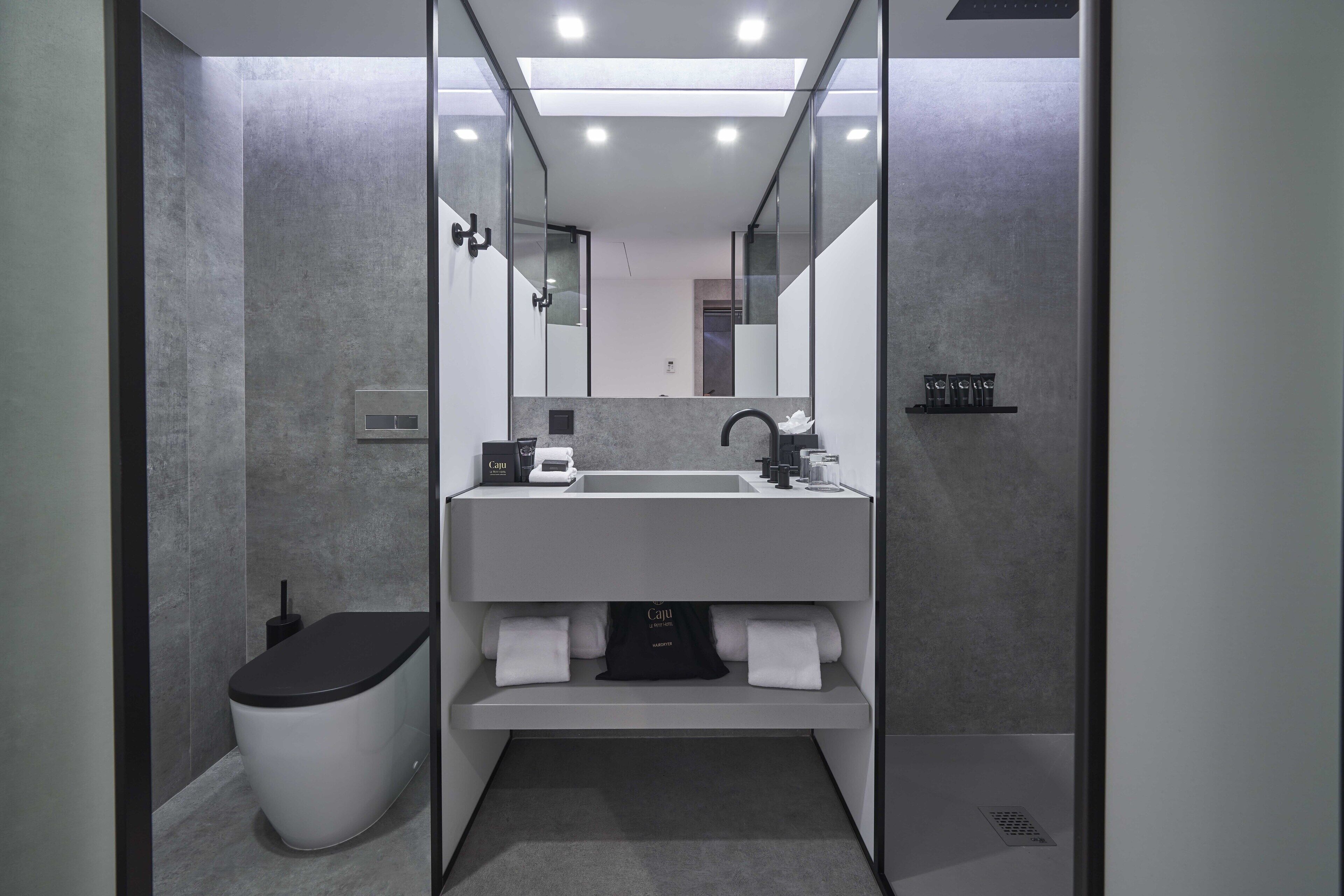 single room | bathroom | shower, free toiletries, hair dryer, bathrobes