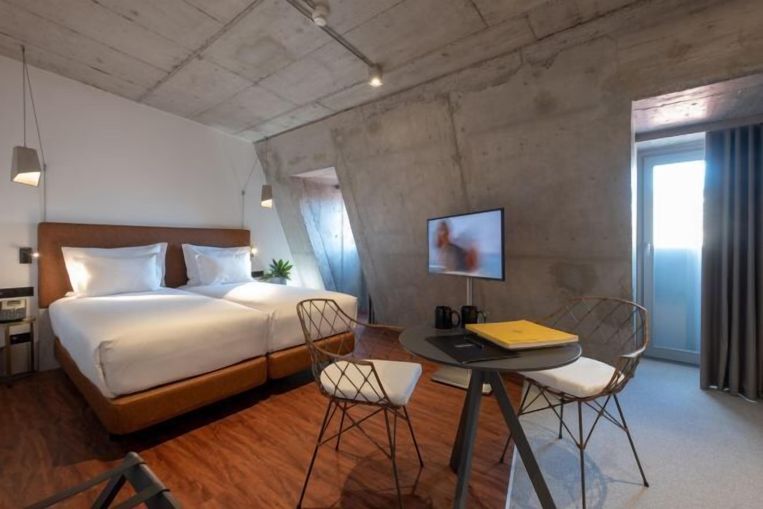 Literie hypoallergénique, coffres-forts dans les chambres