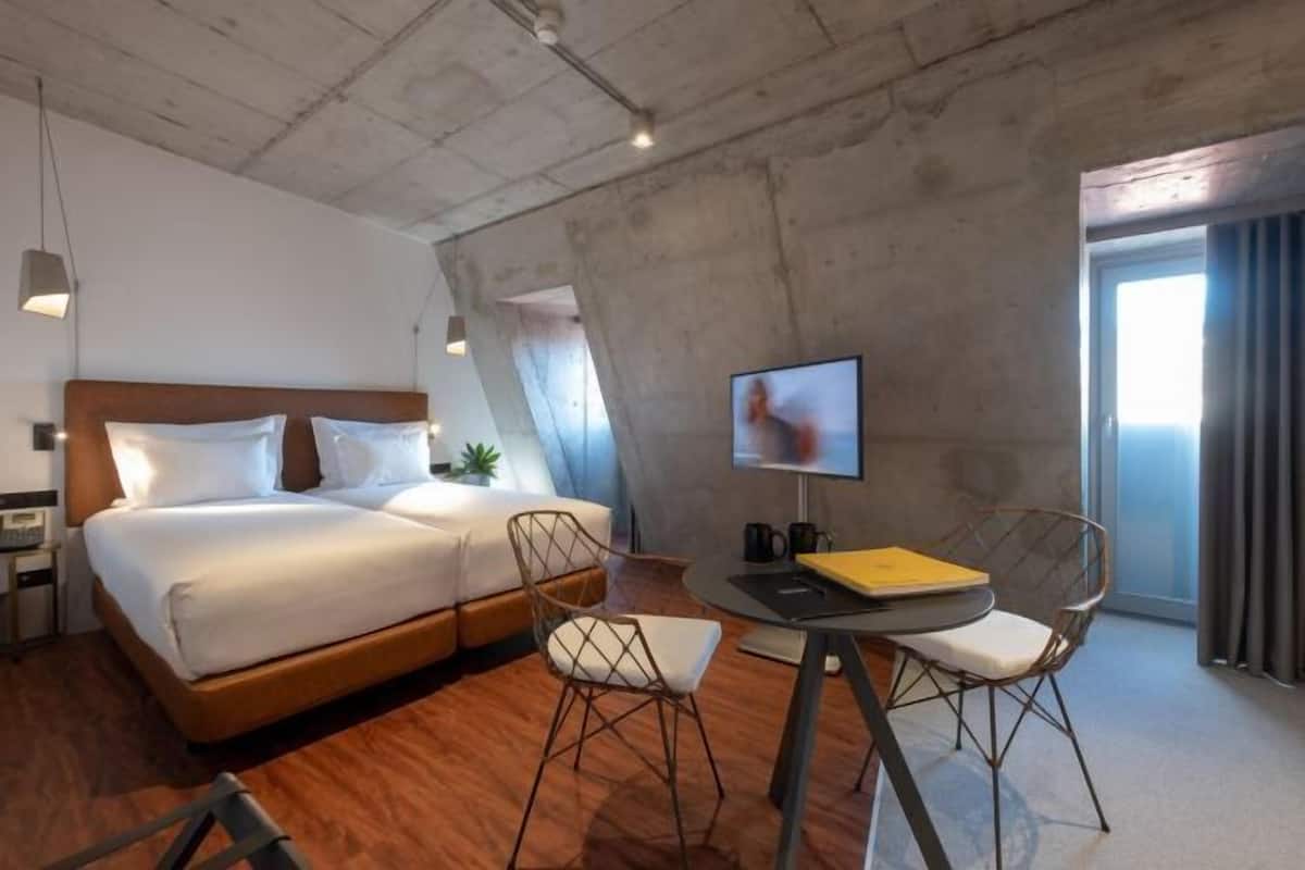 Literie hypoallergénique, coffres-forts dans les chambres