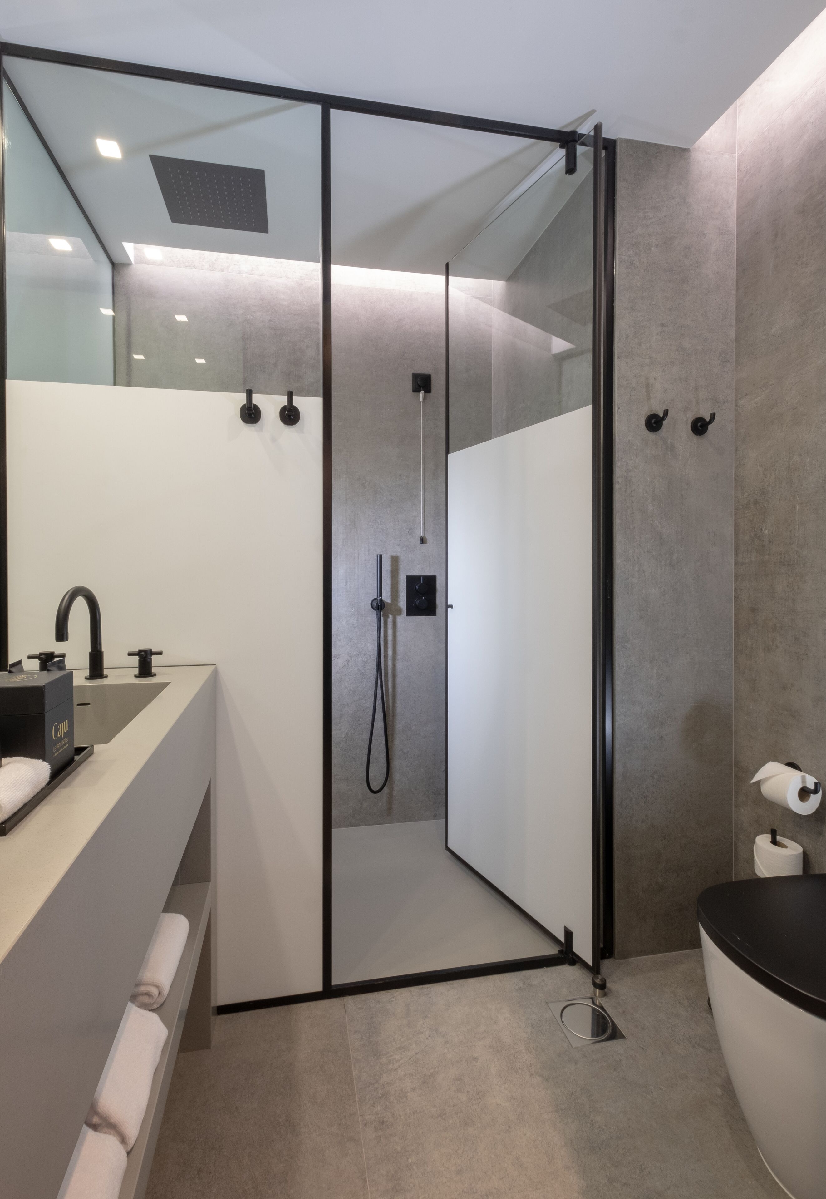 twin room | bathroom | shower, free toiletries, hair dryer, bathrobes