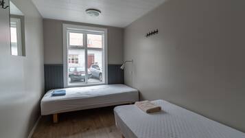 Twin Room, Shared Bathroom | Langsir/tirai gelap terus