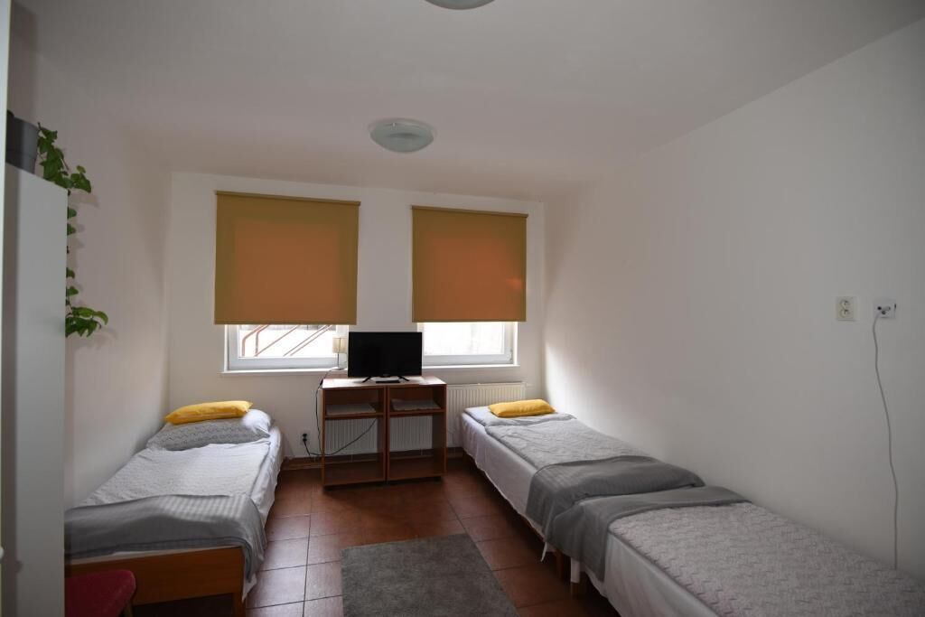 basic apartment | laptop workspace, free wifi, bed sheets