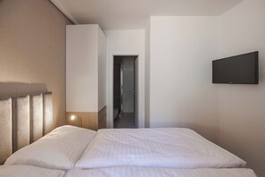 Economy Double or Twin Room | Laptop workspace, free WiFi, bed sheets - Hotel Taxis Bratislava (Bratislava)