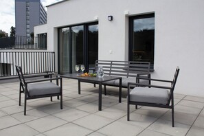 An outdoor patio with a table, two chairs, and a bench. - Hotel Gardinn - Free Parking and Quiet Garden (Bratislava)