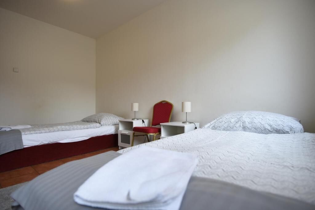 basic apartment | laptop workspace, free wifi, bed sheets