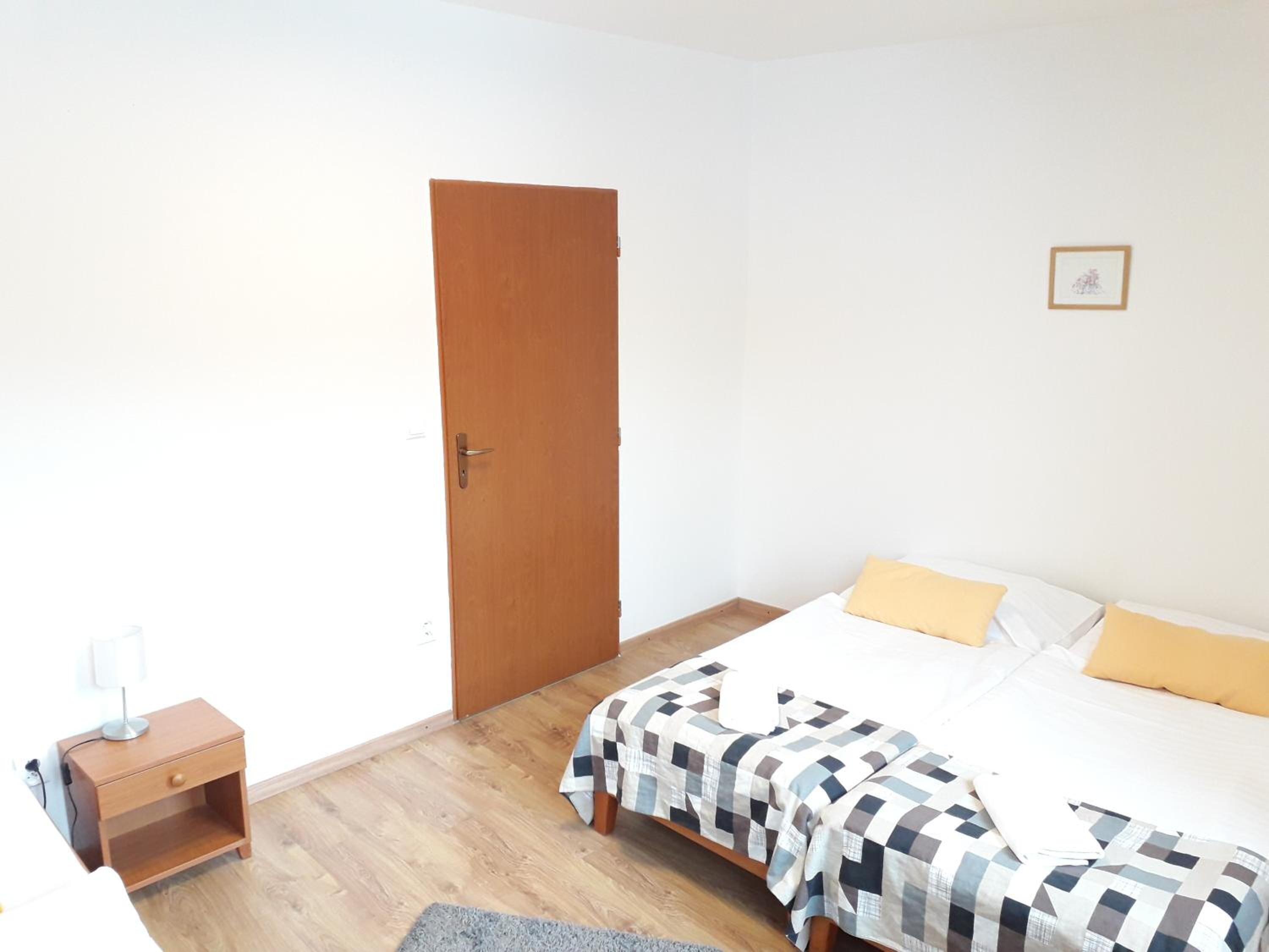 laptop workspace, free wifi, bed sheets