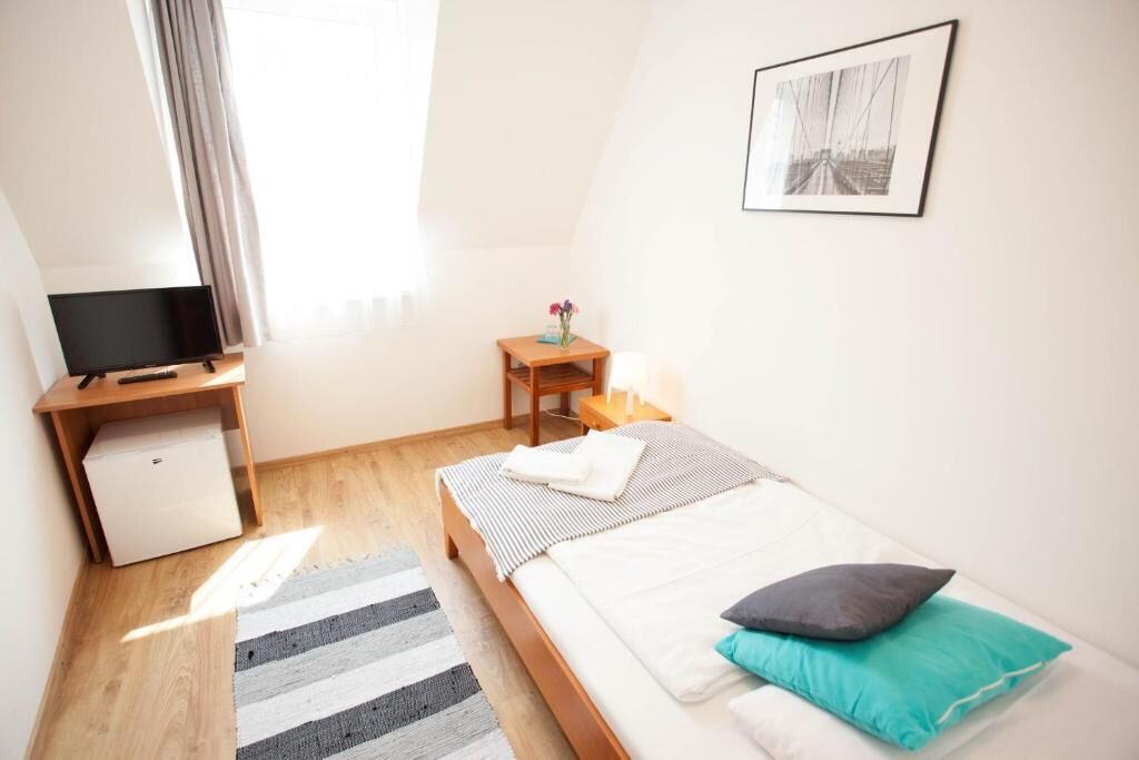 basic single room | laptop workspace, free wifi, bed sheets