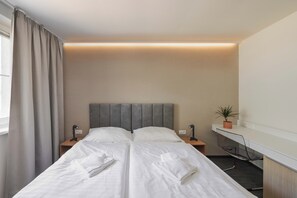 Laptop workspace, free WiFi, bed sheets - Hotel Taxis Bratislava (Bratislava)