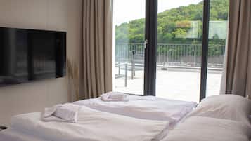 Superior Apartment, City View | Laptop workspace, free WiFi, bed sheets