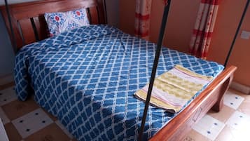 Kamar Single Standar | Seprai linen
