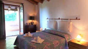 3 bedrooms, desk, laptop workspace, iron/ironing board - Villa Isabel (Baveno)