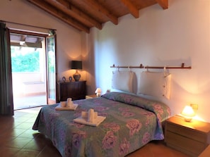 Apartment, 3 Bedrooms, Lake View | 3 bedrooms, individually decorated, individually furnished, desk - Villa Isabel (Baveno)