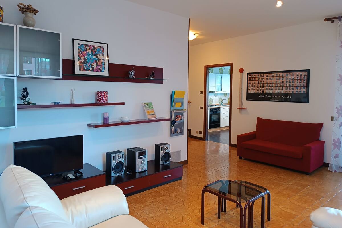 Apartment, 3 Bedrooms | Living area | 40-inch flat-screen TV with satellite channels, TV