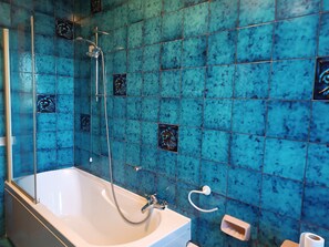 Shower, rainfall showerhead, free toiletries, hair dryer - Ortensia (Baveno)