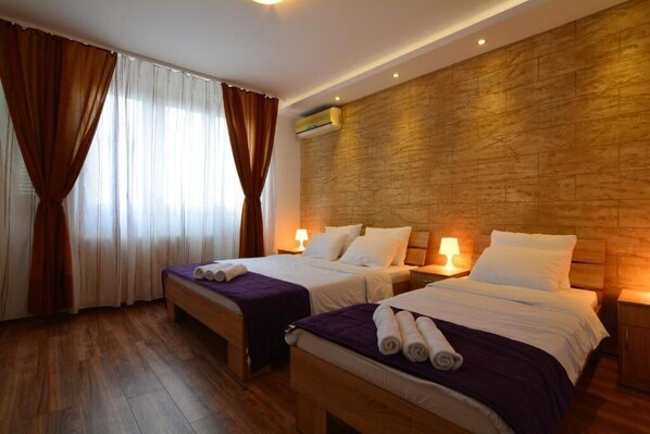 Apartment, 2 Schlafzimmer | Verdunkelungsvorhänge, schallisolierte Zimmer, Bügeleisen/Bügelbrett